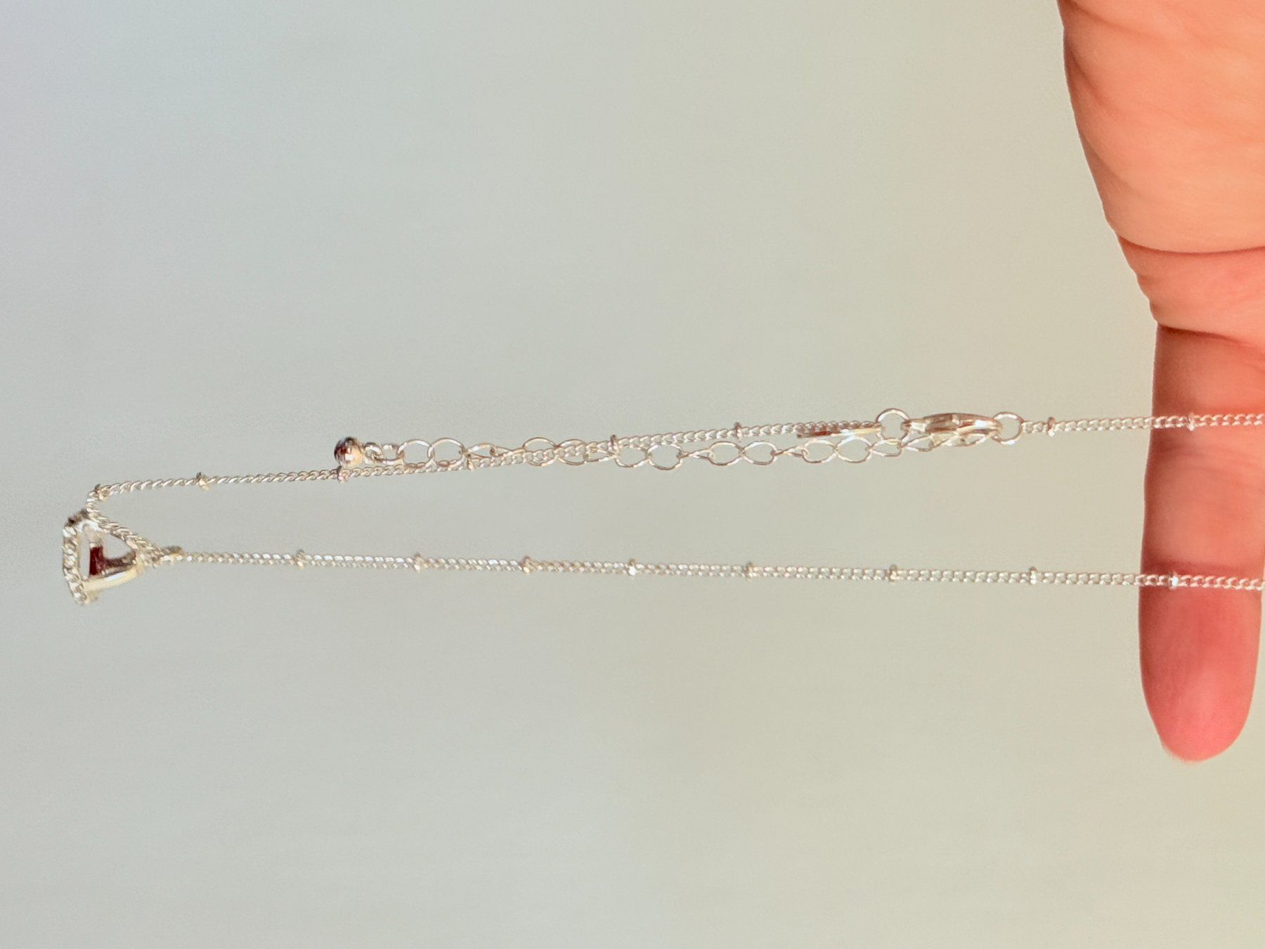 Catenine: Collier  avec pendentif triangle et brillants✨ – Nuovo (secondo la descrizione) da Genève venduto da AGBERG 7