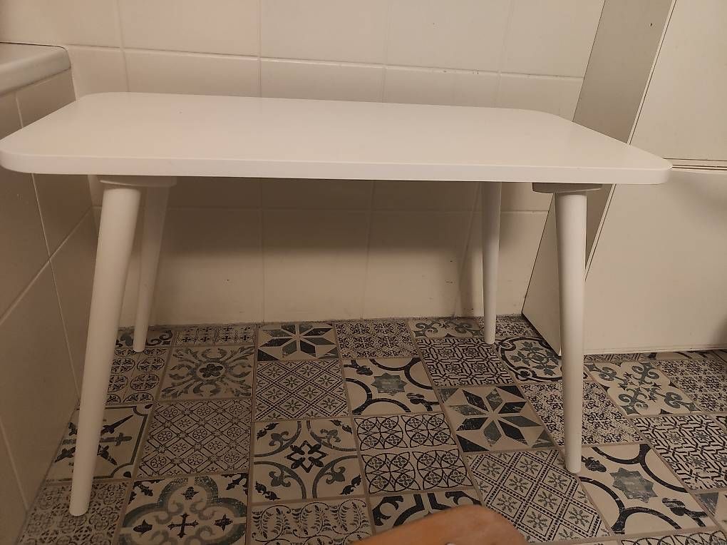 Tavoli: Bureau table et chaise enfant  – Usato da fribourg venduto da pegalex 2