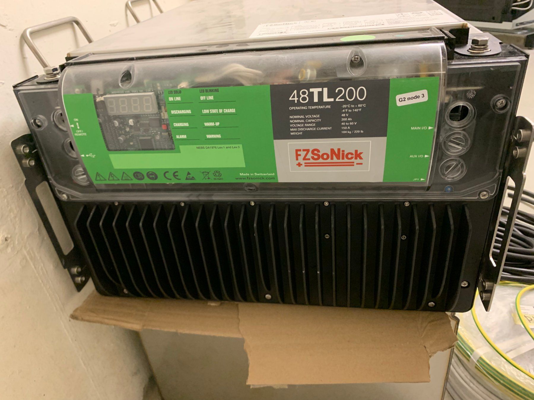 Victron Solargeräte und Solarprodukte: FZSoNick 48TL200 & Victron energy Komponenten – Defekt aus Winkel von M-Clan-CH