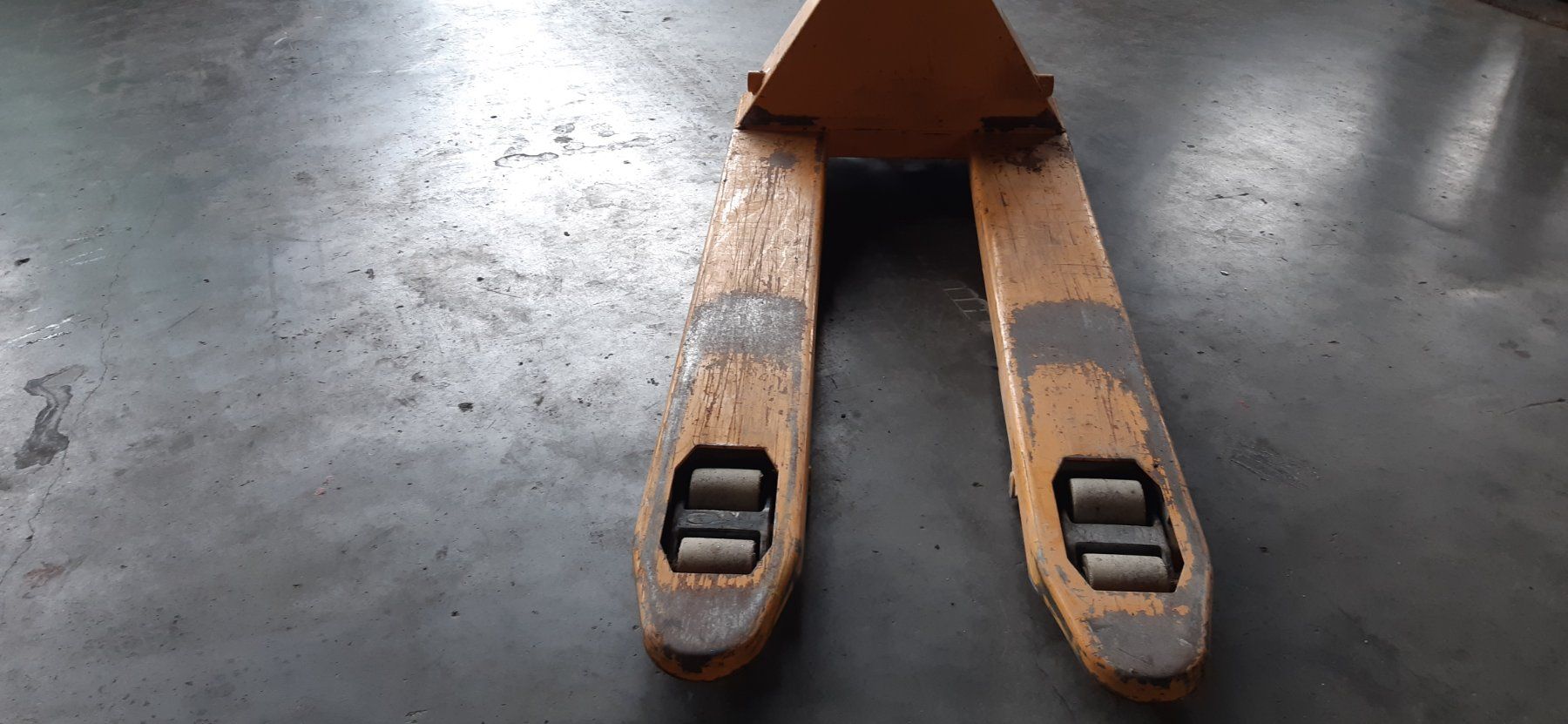 Carrelli elevatori e a forche: Paletthubwagen Edilsider – Usato da Muolen venduto da Profi010 4