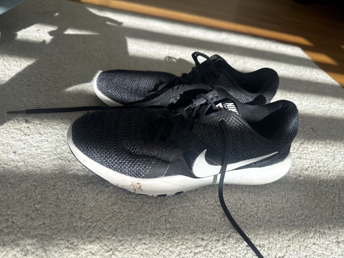 Nike Scarpe da donna: Nike Training Schuhe schwarz weiss – Usato da St. Niklausen LU venduto da car_2562 2