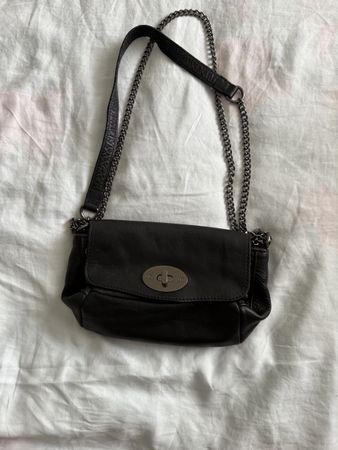 Hallhuber Stylish Black Leather Crossbody Bag with Chain