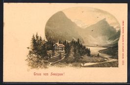Seealpsee, Gebäude und See mit Bergpano