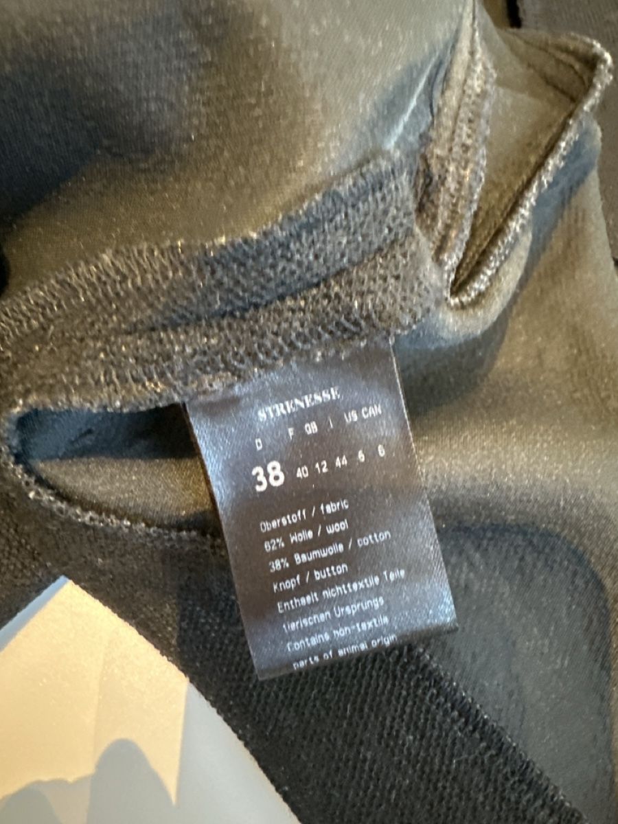 Strenesse Jacken: Schwarze kurze Jacke Grösse 38 Strenesse – Gebraucht aus Neftenbach von panam4 3