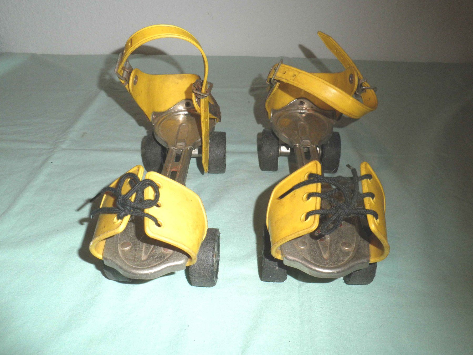 Pattini in linea & Pattini a rotelle: Antike Kinder-Rollschuhe verstellbar. – Usato da Cadenazzo venduto da Mikeshop 1