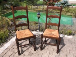 DEUX CHAISES EN BOIS VINTAGE AVEC COUSSINS