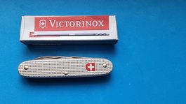 MILITÄRMESSER VICTORINOX JG. 2005 NEU!