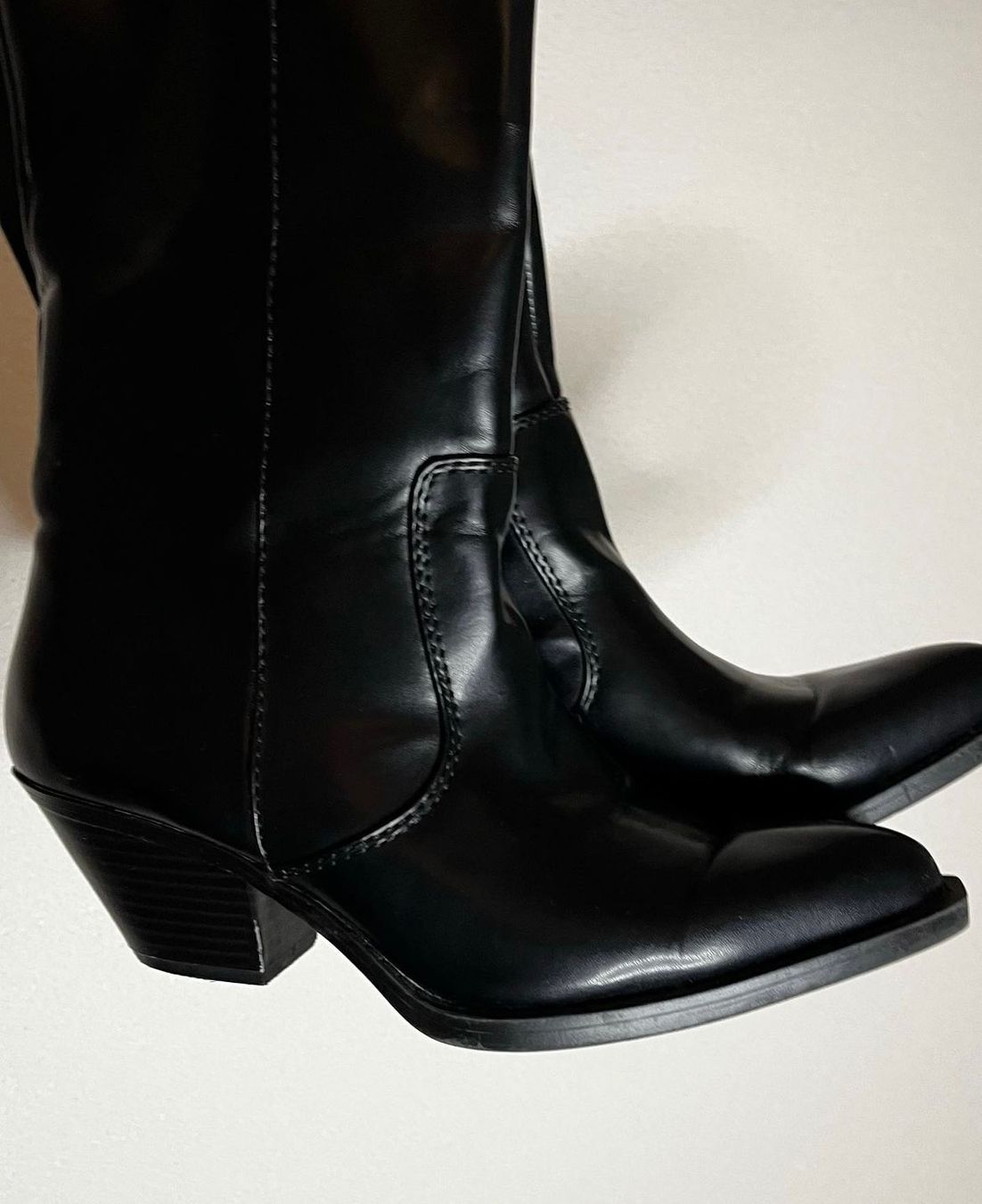 Zara Scarpe da donna: Bottes cowboy noires élégantes taille 37 – Nuovo (secondo la descrizione) da La Tour-de-Trême venduto da lol_85kj 2