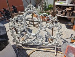 Miroir ancien style baroque cadre ornemental  en aluminiun