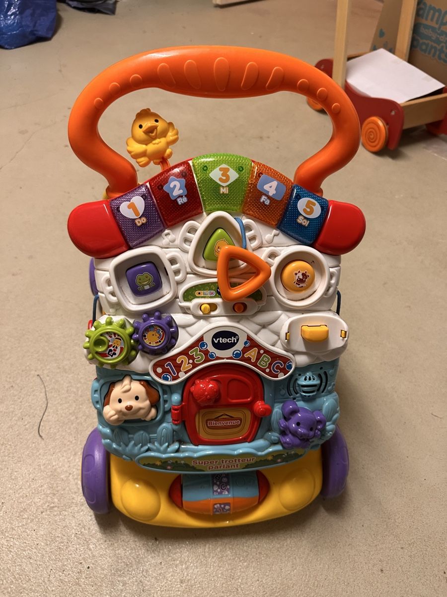 Vtech Spielzeuge: Vtech First Steps Baby Walker - Great Condition! – Gebraucht aus Küsnacht ZH von lau_56mc