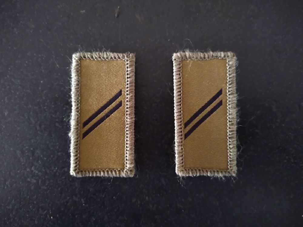 Schweizer Armee: 2 Gradabzeichen Gefreiter (Gebraucht) in Zuchwil für ...