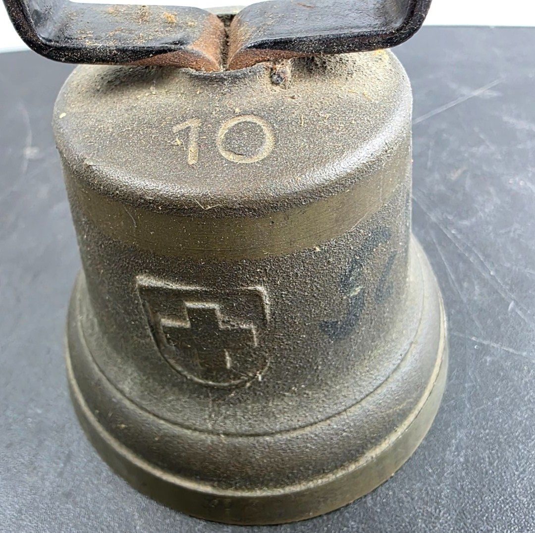Campanacci mucche: Alte Bronze Tischglocke mit Schweizer Kreuz – Usato da Flums venduto da Flumsantik 1