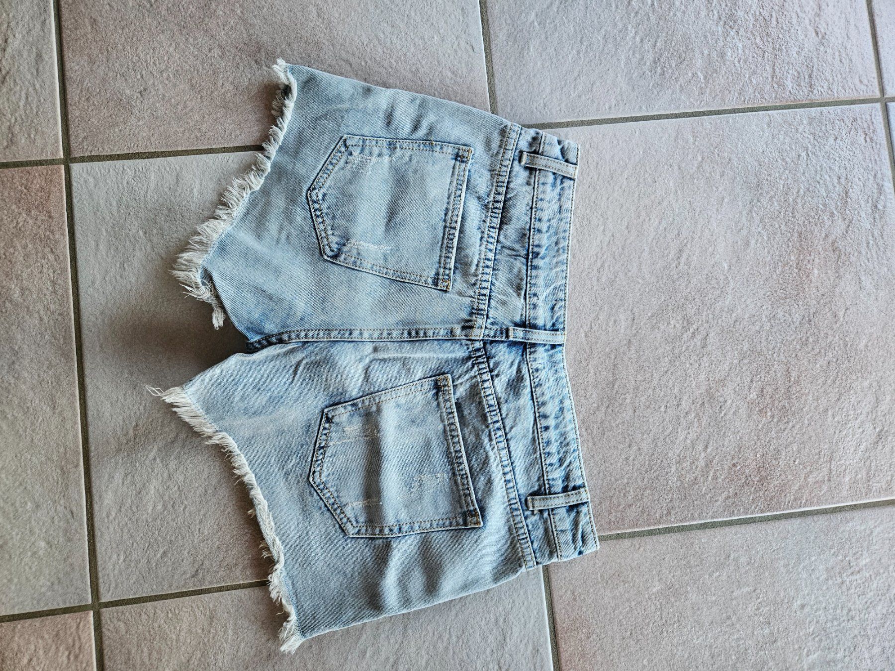 Jeans: Short en jeans L – Usato da Vétroz venduto da sas_yln5 1