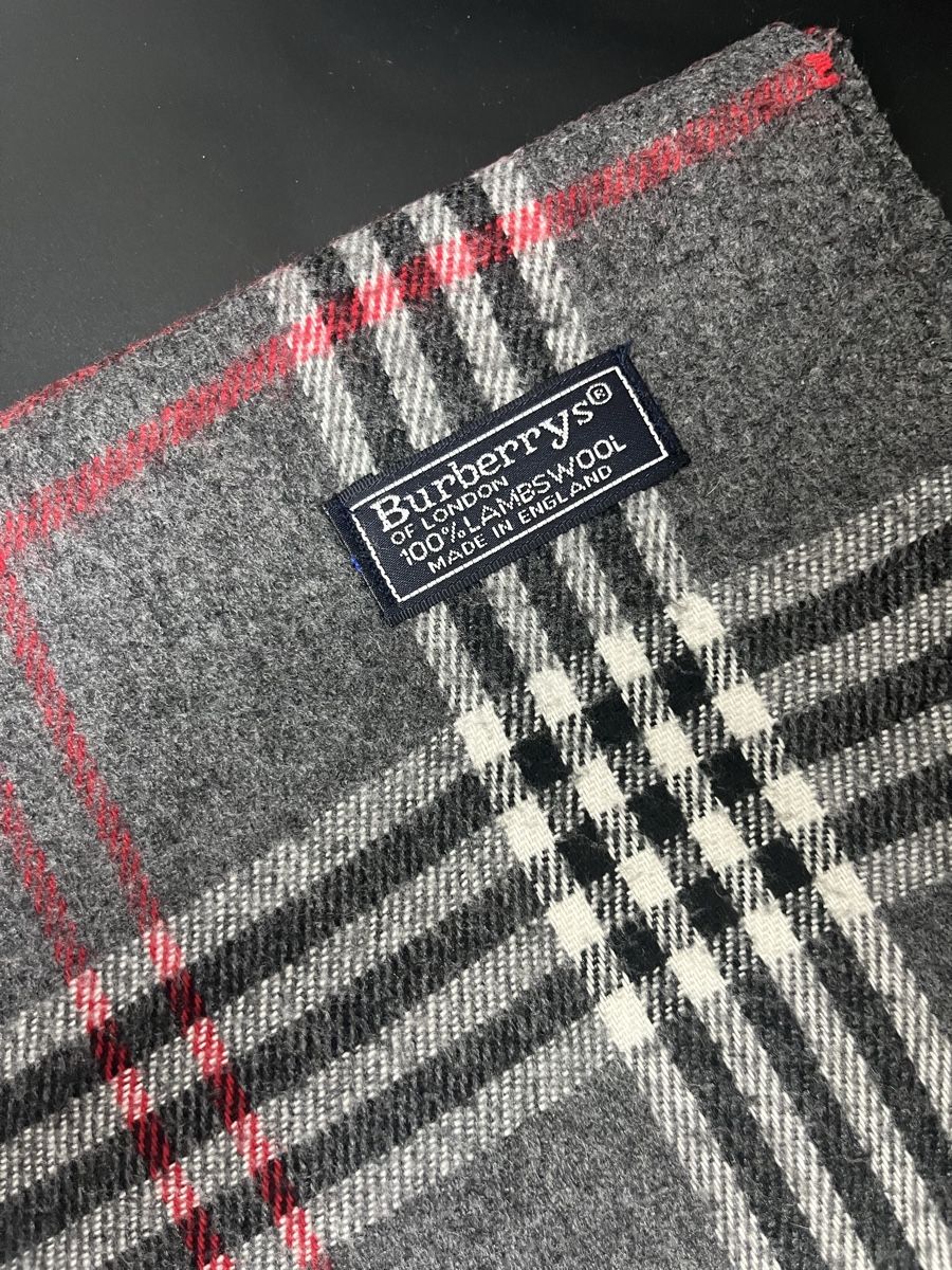 Burberry Schals: Écharpe Burberry Laine Gris clair – Neu (gemäss Beschreibung) aus Les Avanchets von lunedeneige.shop 1