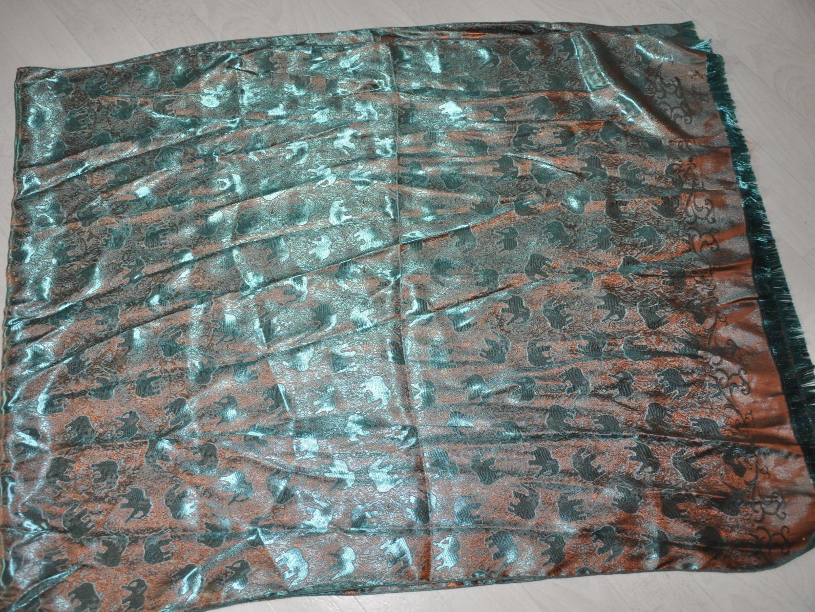 Foulards, Tücher & Schals: Schal Foulard Halstuch Geschenk – Gebraucht aus Oberrüti von ELALL