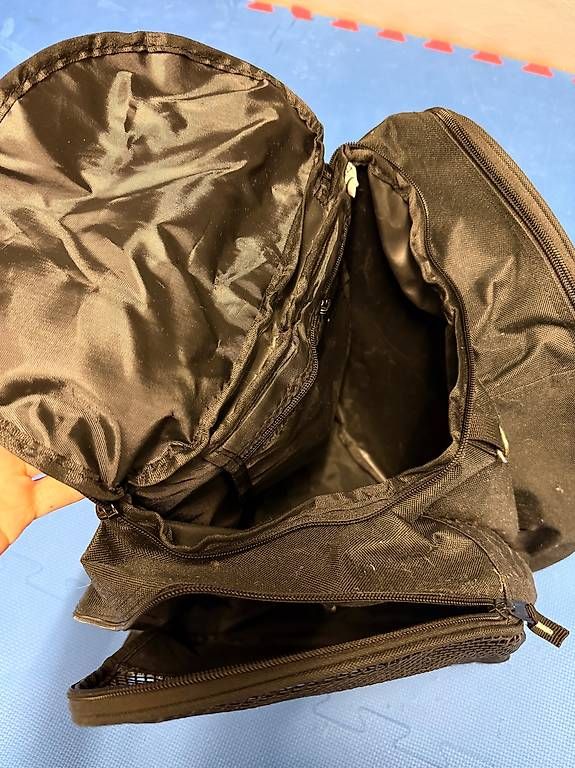 Borse & Zaini: Schlittschuh-Rucksack – Nuovo (secondo la descrizione) da Winterthur venduto da OliviaC5 2