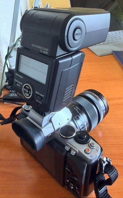 Olympus Fotocamera: Olympus OM-D E-M5 Kit 12-50 (silber/schwarz) – Usato da Elgg venduto da Mkaktus1 2
