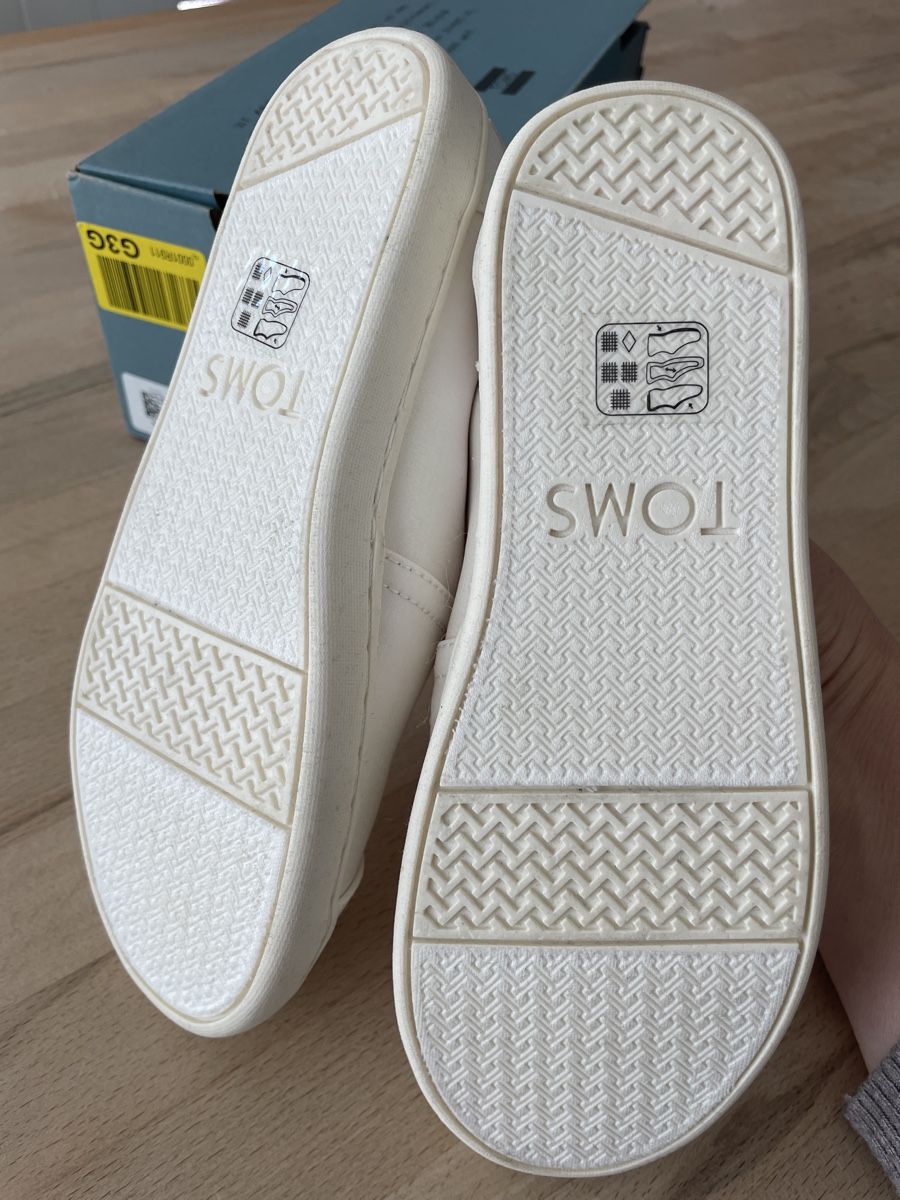 Schuhe für Mädchen: Neue TOMS Classic Gr. 31.5 weiss – Neu und originalverpackt aus Solothurn von Silbermond01 2