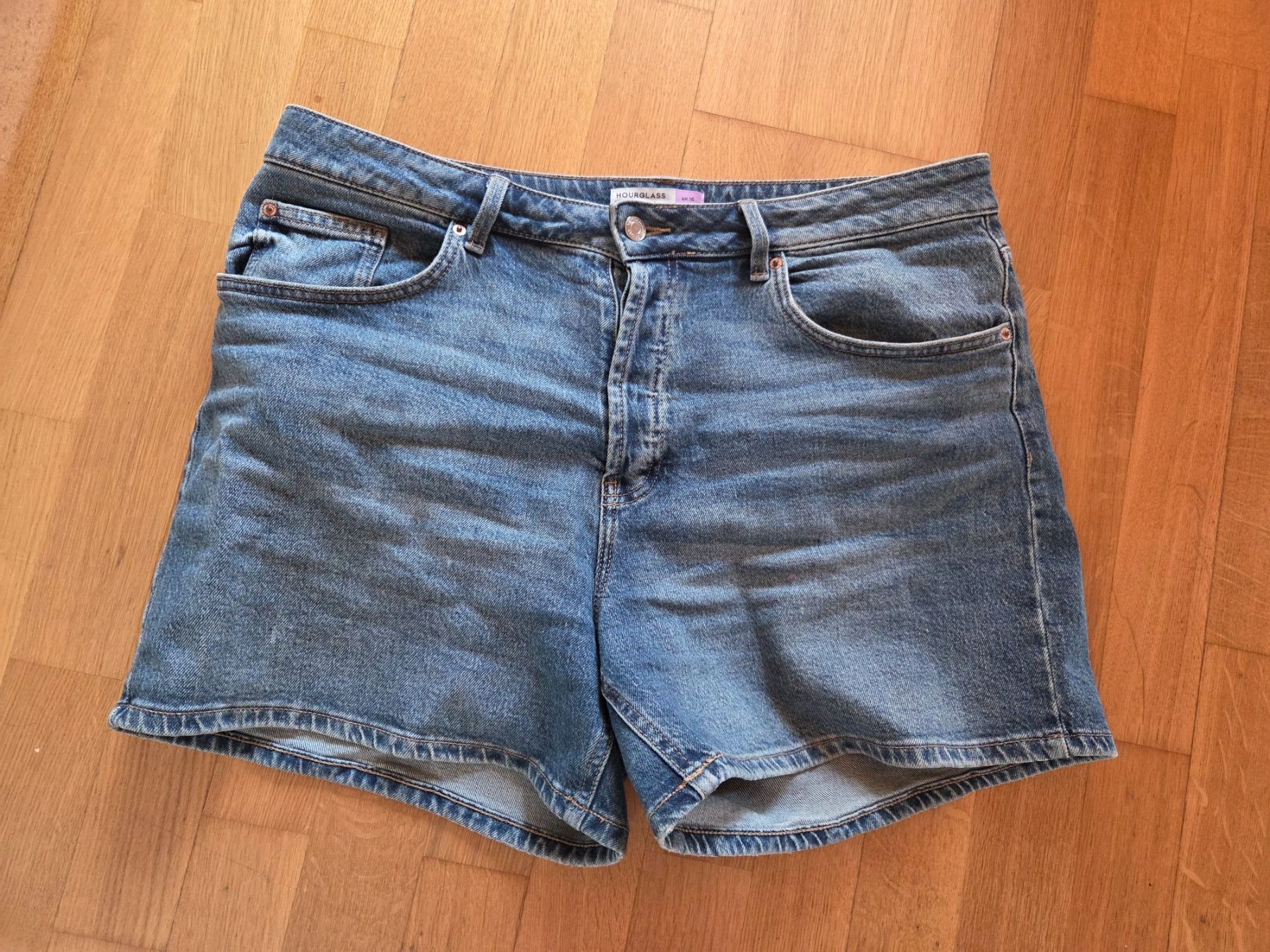 Jeans: Jeans Shorts von Next – D'occasion à Lobsigen par Ramseier87 1