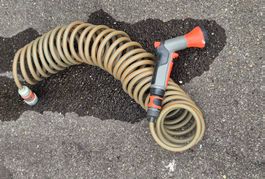 Spiralschlauch mit Spritzpistole Gartenbewässerung gebraucht