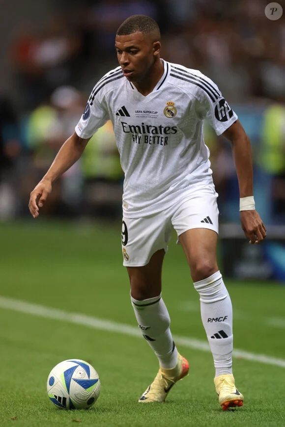 Real Madrid Canottiere & Pantaloni: Original Real Madrid 2024/2025 Mbappe Etikett – Nuovo e nell'imballaggio originale da Windisch venduto da RealJerseys 4