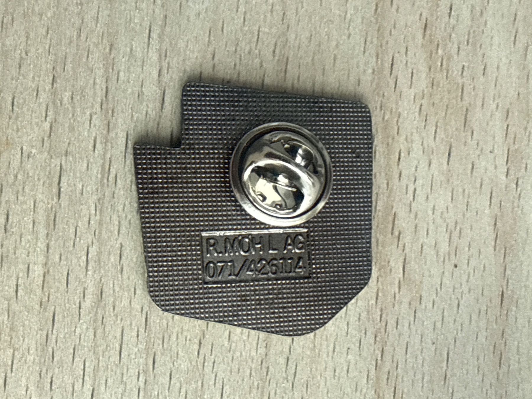 Plaquettes & Badges: Pin Handarbeitsladen Zillis – D'occasion à Glattbrugg par Schweigmatt 1
