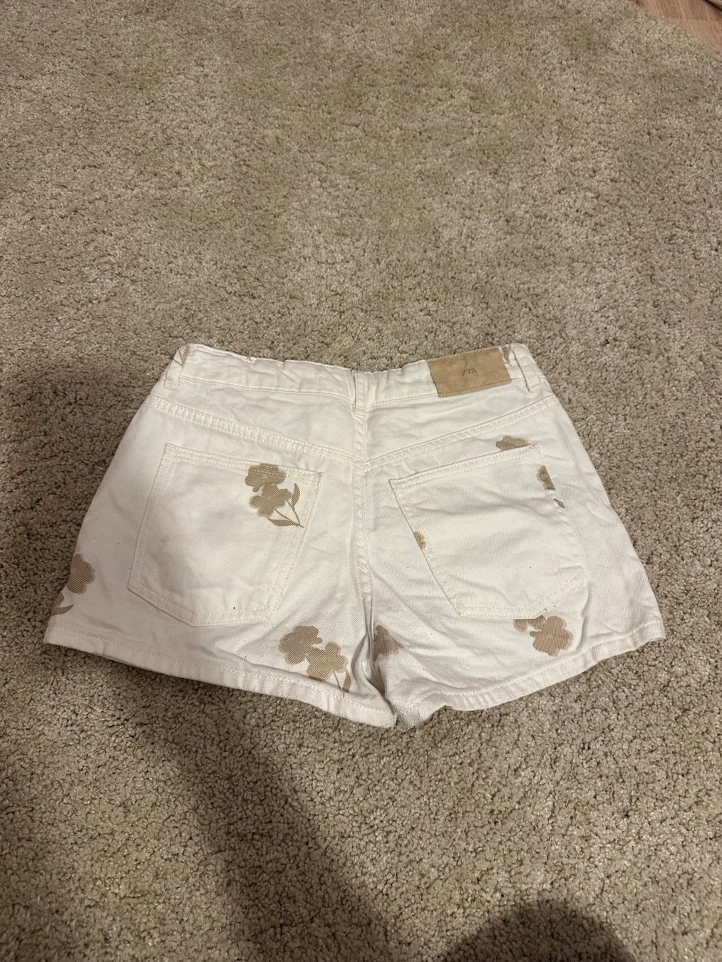 Zara Pantaloni: Bermuda jeans – Usato da Rapperswil BE venduto da aro_66tx 1