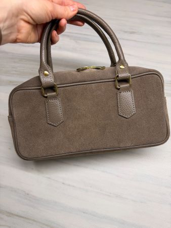 Neue Tasche in Taupe aus Wildleder
