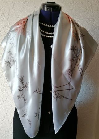Edles Tuch in Seidenoptik, Frühling Blumenmuster