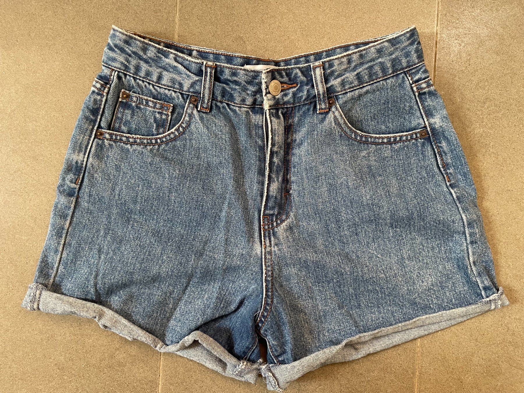 Pull&Bear Hosen: Hotpants Pull & Bear / Grösse 26 = EU 34-36 – Gebraucht aus Zofingen von angito