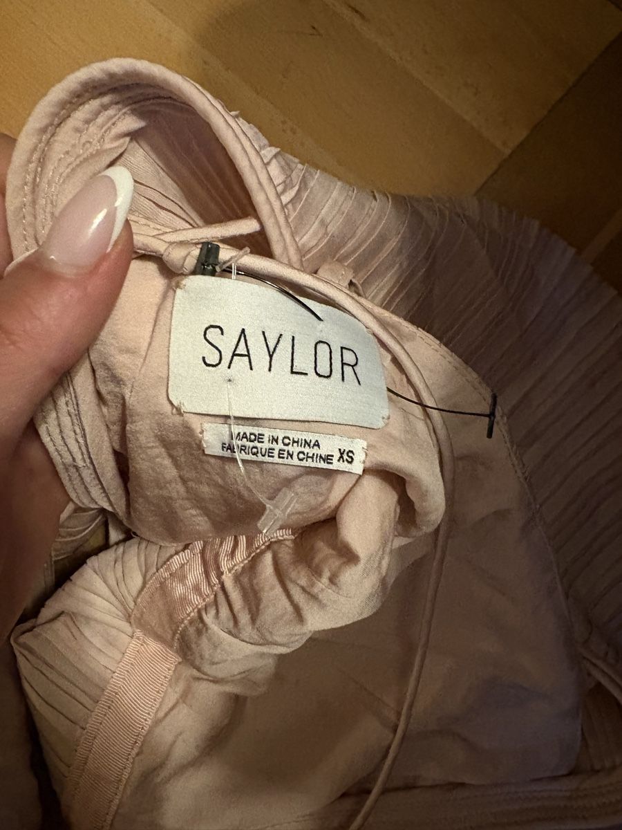 Vestiti: Saylor Kleid XS von Revolve ungetragen – Nuovo (secondo la descrizione) da st. gallen venduto da everythingyouwishfor 1