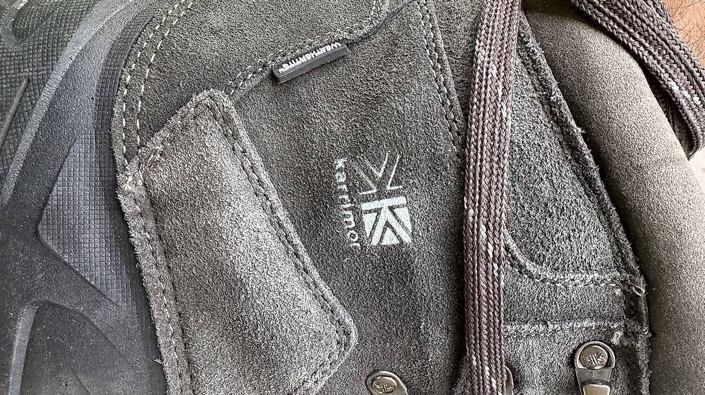 Scarpe da uomo: Chaussures montagne très chaudes – Usato da Verbier venduto da Plav_ 3