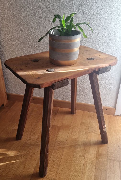 Uralter grosser Holzschemel Hocker Blumenbank (Gebraucht) in Ebmatingen ...