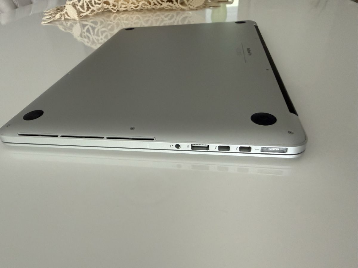 Apple Notebook: MacBook Pro Retina, 15-inch, Mid 2015 – Usato da Rüfenacht BE venduto da Users 3