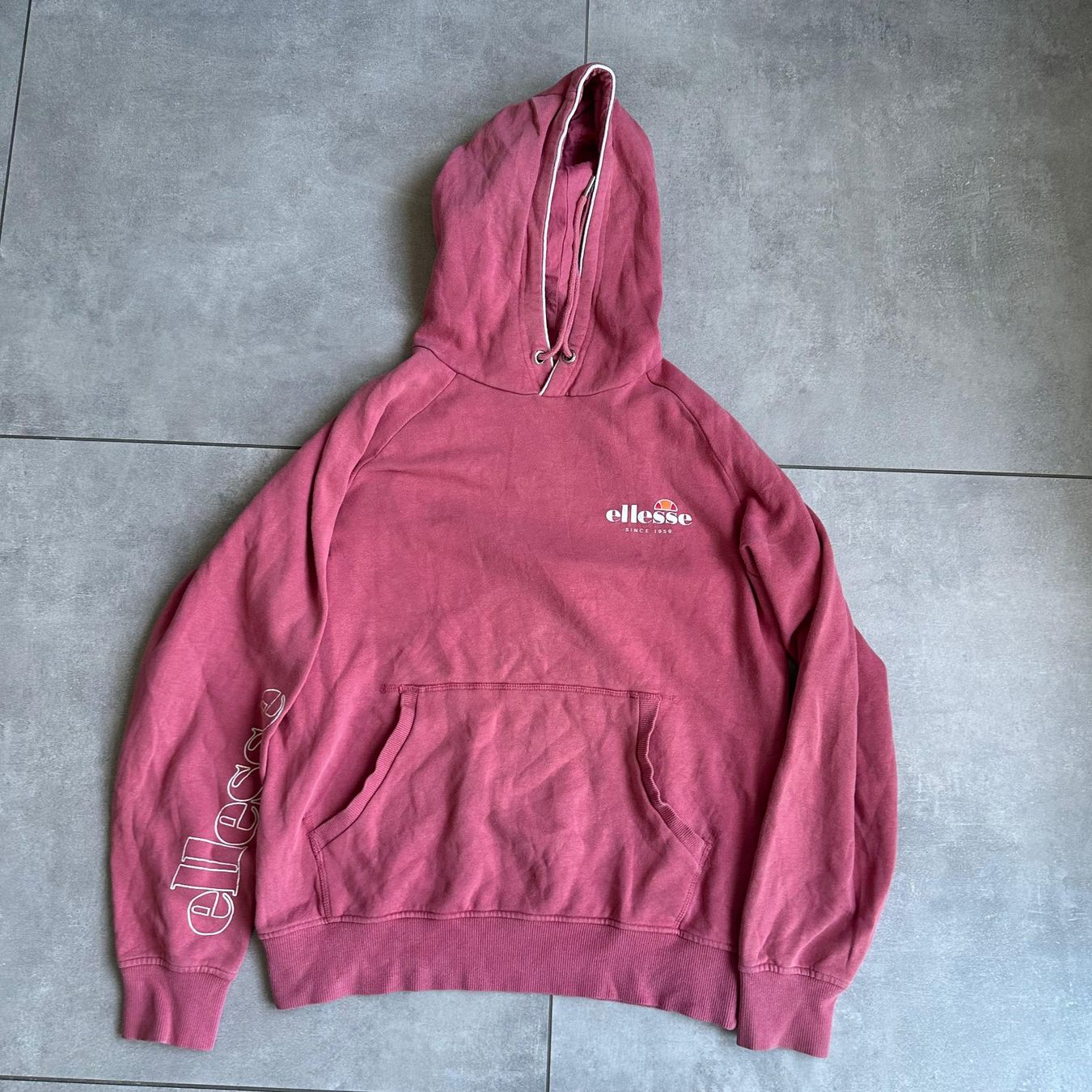 Ellesse Maglioni & Felpe: Ellesse Kapuzenpullover rot Grösse L – Usato da Bern venduto da Tommy.Z