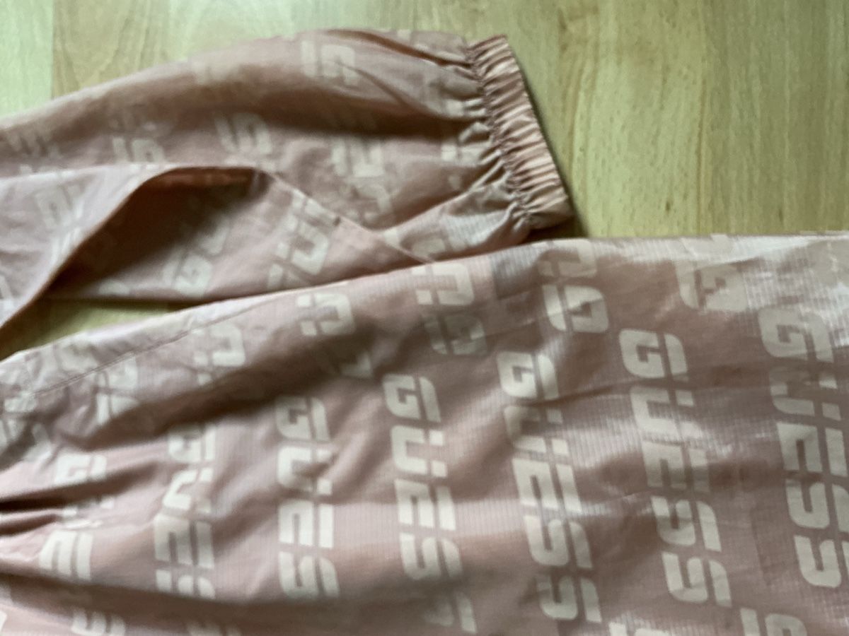 Guess Completi & Tailleur: Jacke, Shorts – Nuovo (secondo la descrizione) da St.Gallen venduto da nat_7n75 4
