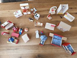 Pastorini/Tok Puppenhausmoebel Holz mit Figuren