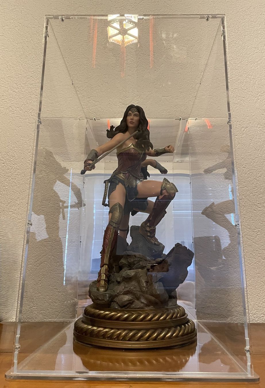 Figuren: Wonder Woman Figur 50 cm – Gebraucht aus Sins von den_z9gy 1