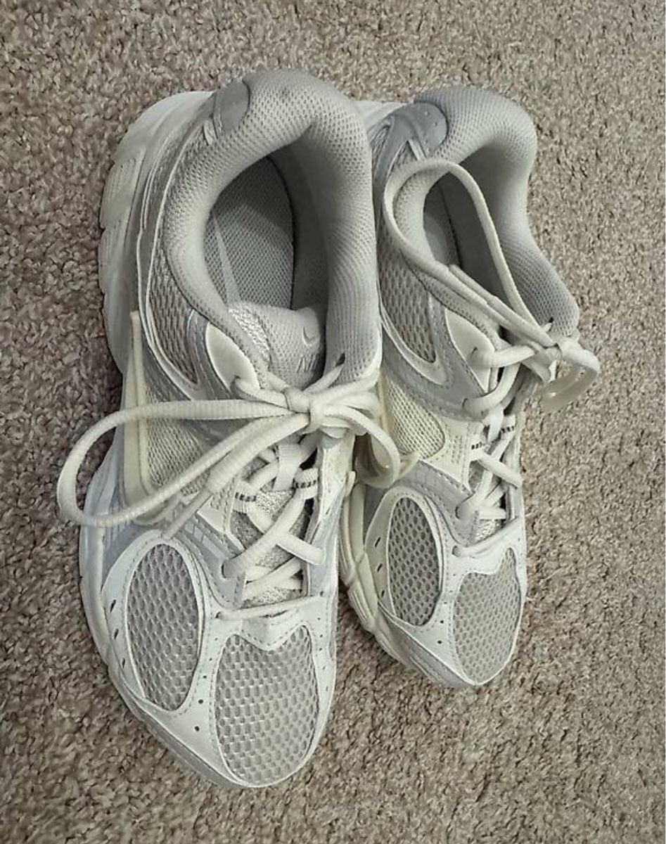 Nike Scarpe da donna: Nike Sneaker NEU ungetragen / Grösse 41 – Nuovo (secondo la descrizione) da Kreuzlingen venduto da icoske 1