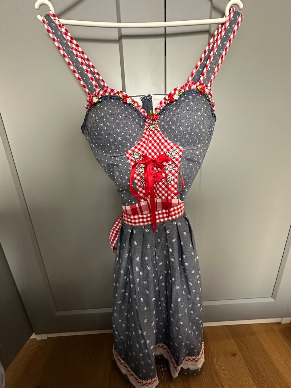 Vestiti: Neuwertiges Dirndl, Grösse 36 – Usato da Oberriet SG venduto da Demi_H