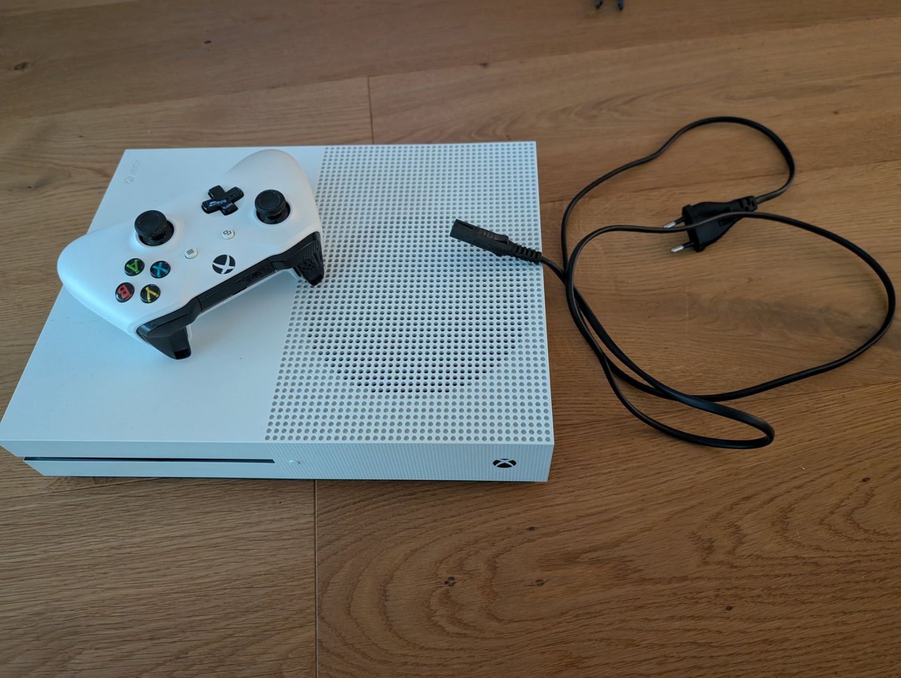 Microsoft Consoles: Xbox One S 500 GB – D'occasion à Zollikofen par tantun