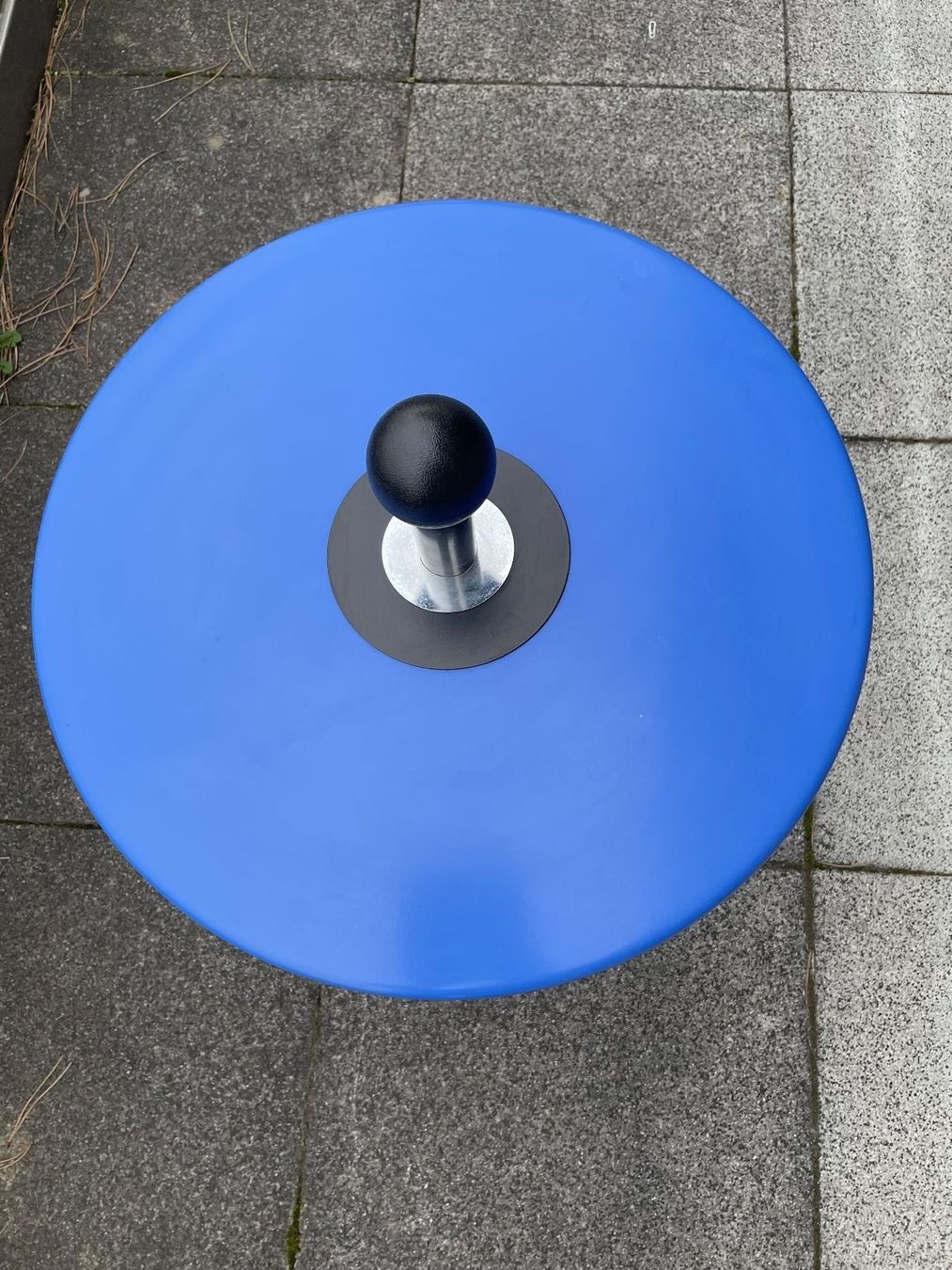 Tavoli: Table d'Appoint Vintage Bleue en Métal – Usato da Vallamand venduto da Bricbracbroc82 4