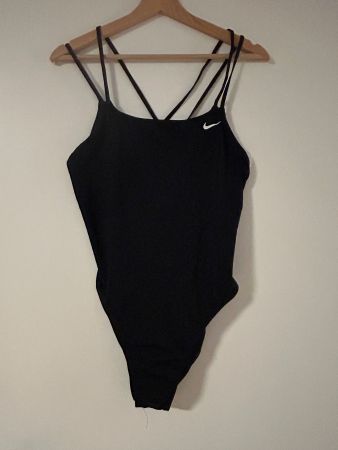 Nike Badeanzug Hydrastrong, Grösse 40, neuwertig!