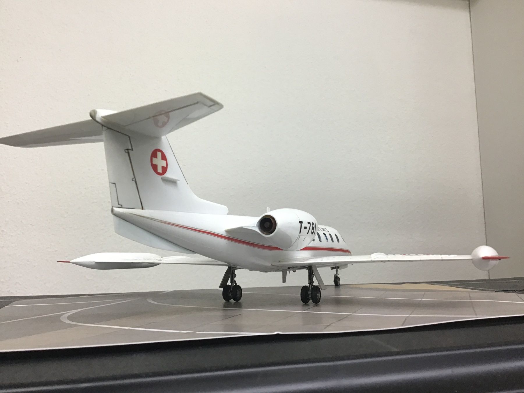 Schweizer Armee Kit di modellismo & Modellini statici: Swiss Air Force Learjet T-781, Modellflugzeug, 1:48 – Nuovo (secondo la descrizione) da Männedorf venduto da Spezial-Modelle 1