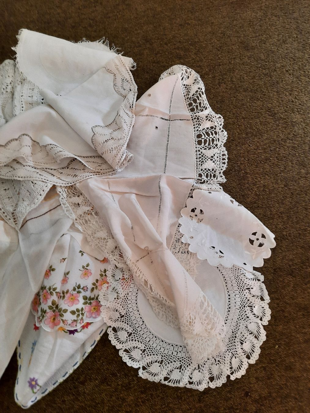 Tutte le decorazioni: ca. 15 schöne Deckeli – Usato da Busswil BE venduto da balu37