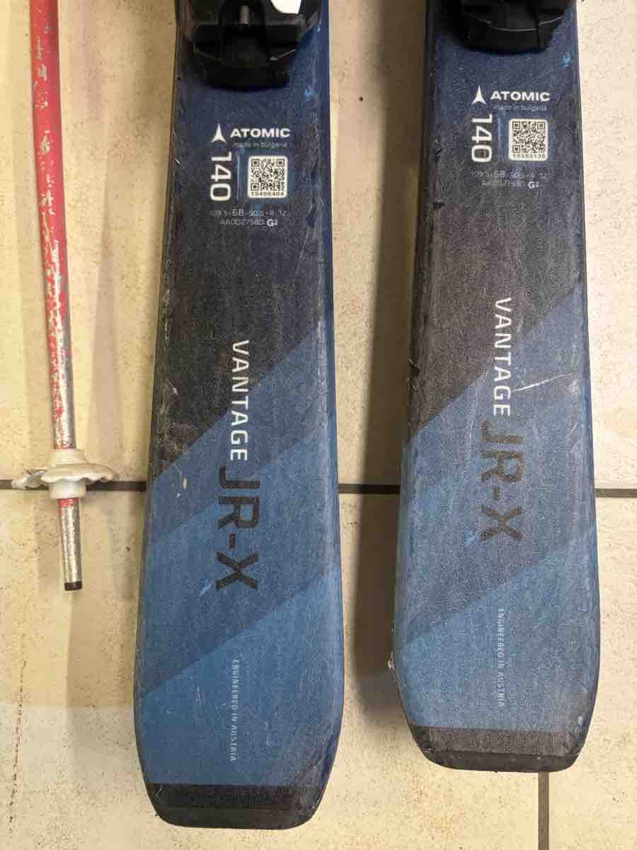 Atomic Vantage JR-X Kinder-Ski 140cm mit Stöcken 105cm (D'occasion) à ...