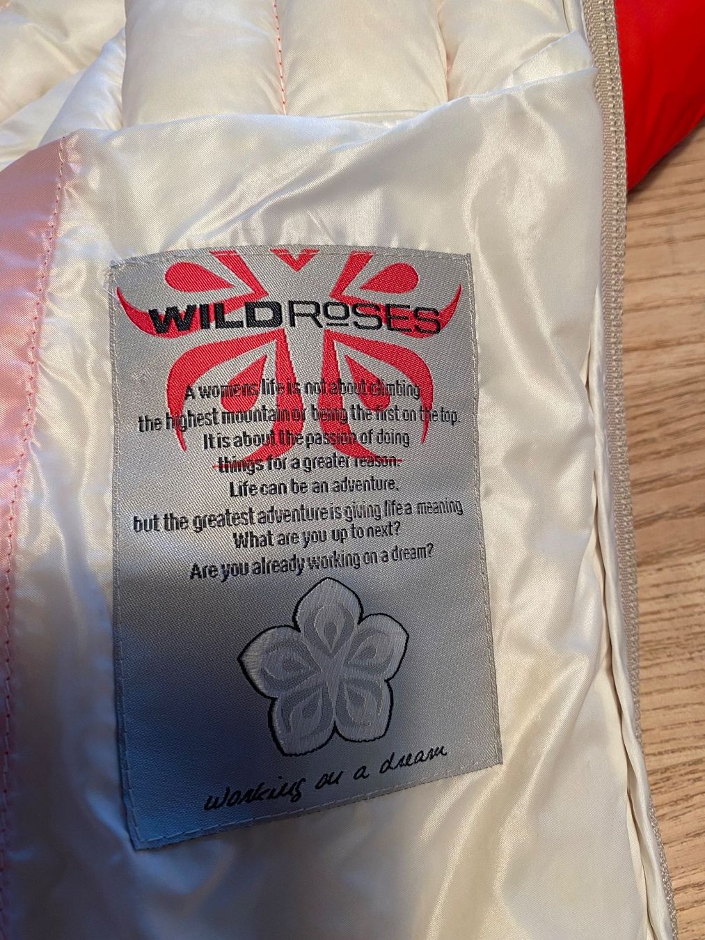 Gilet & Giacche senza maniche: Rote Daunenweste von Wild Roses, Grösse 38 – Usato da Rüschlikon venduto da Emma01 5