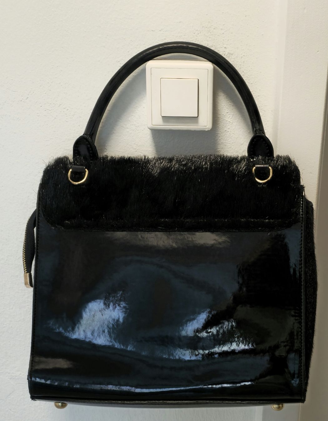 Celine Sacs femmes: Celine Lack/Kunstfell Handtasche schwarz – Neuf avec emballage d'origine à Luzern par TausendD 1