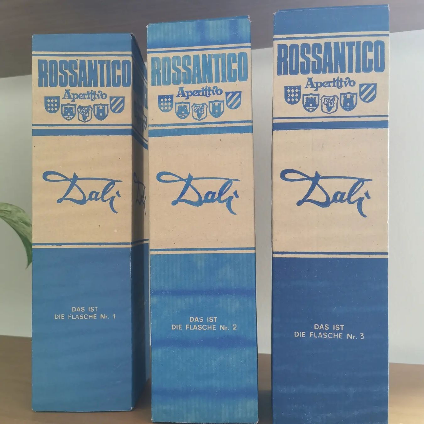 Autres vaisselles & verres: bouteilles Salvador Dali – D'occasion à Vésenaz par Angela.C3 2