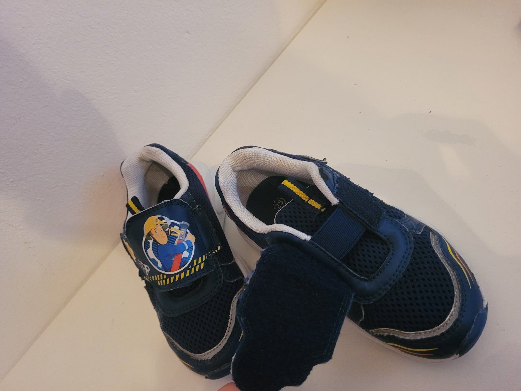 Scarpe da uomo: S 2: Schuhe Feuerwehrmann Sam, Grösse 25 – Usato da Bremgarten b. Bern venduto da Marge7979 7